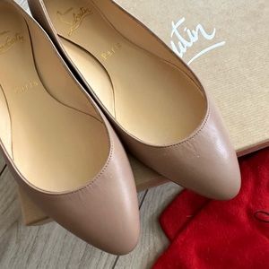 NIB Authentic christian louboutin Paris Nude leather flat 35.5